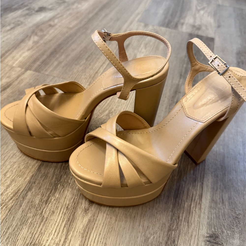 Schutz Made in Brazil leather sole platform heels excellent condition